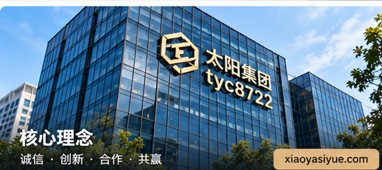 同事共同查看工作资料